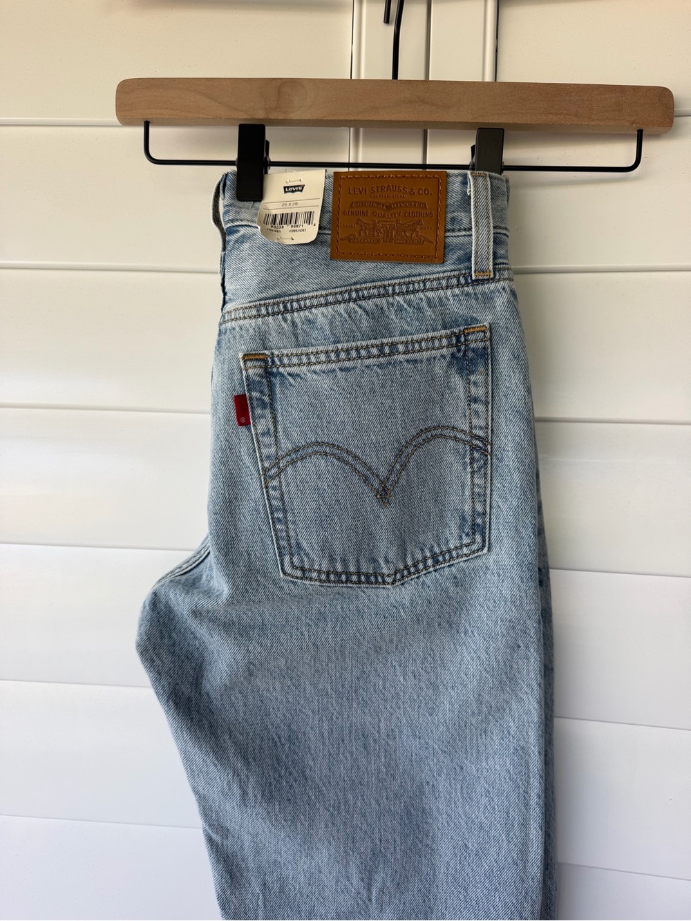 Levi's Light Wash Women's wedgie straight Jeans with Signature Back Pocket